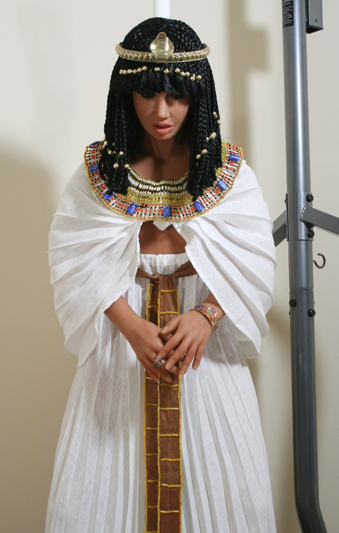 Wearing her ancient egyptian queen outfit, Ancki says 'I lived a very long time ago and died far too early. I was married to Pharaohs, but, alas, the Pharaoh I truly loved, Tutankhamun, died even earlier than I'.